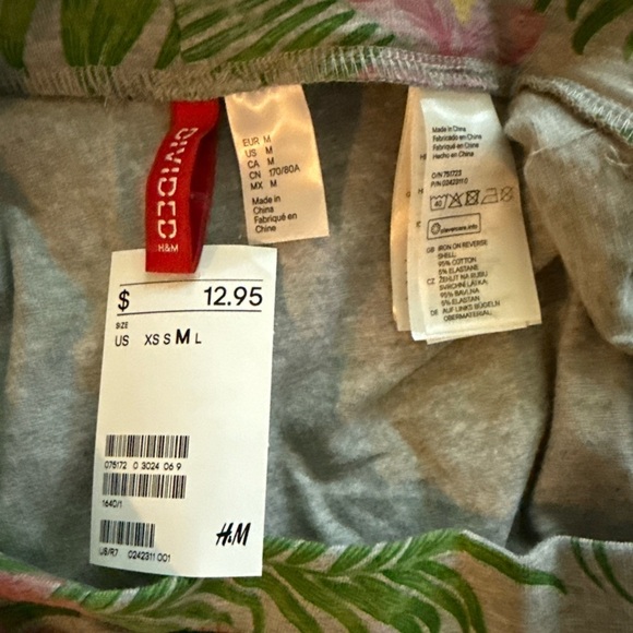 H&M Divided Women’s Tropical Stretchy Skirt Size Medium NWT - Picture 2 of 4
